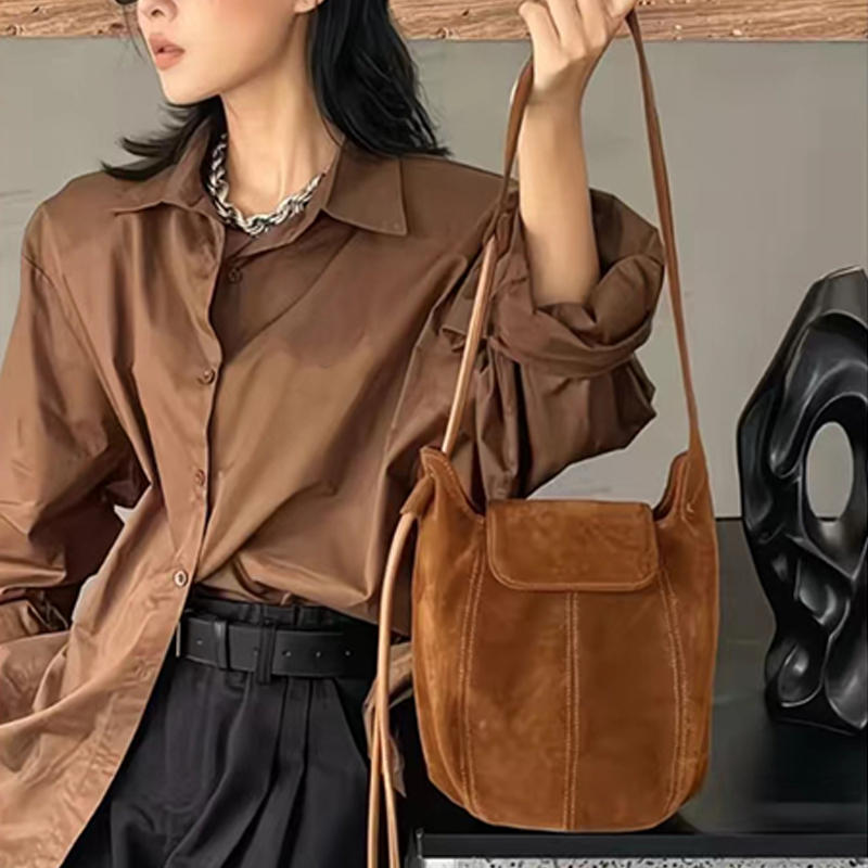 Interior Design High End - Beuteltasche aus mattiertem Wildleder, Kürbistasche für